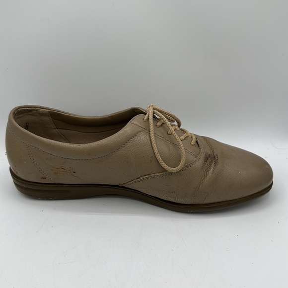 Easy Spirit Esmotion tan Oxford shoes, size 6 - Picture 7 of 9